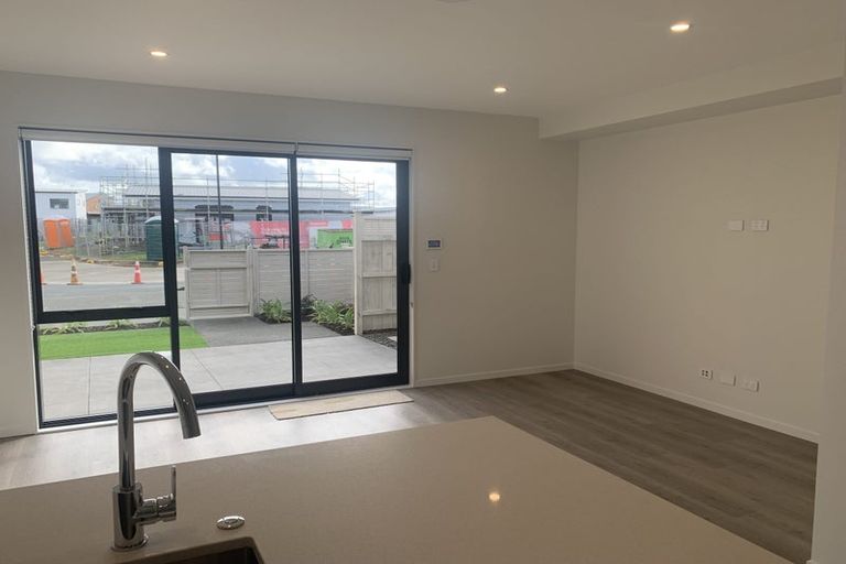 Photo of property in 6 Gosper Road, Takanini, 2112