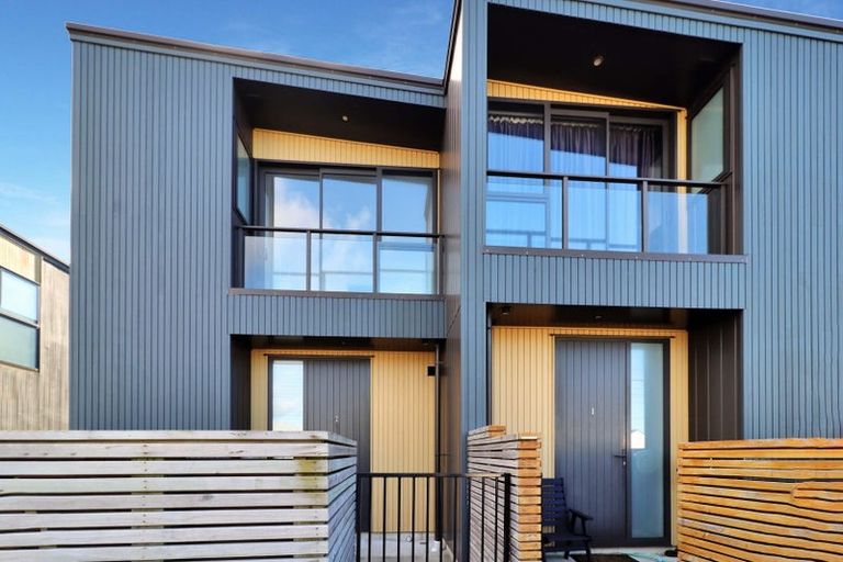 Photo of property in 2/20 Trent Street, Island Bay, Wellington, 6023