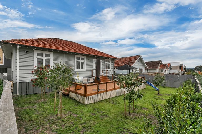 Photo of property in 1 Cochrane Road, Hobsonville, Auckland, 0616