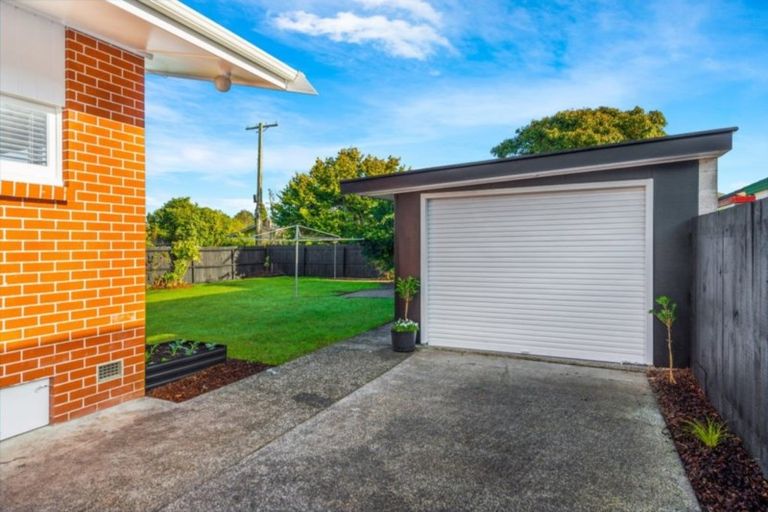 Photo of property in 42 Storey Avenue, Forest Lake, Hamilton, 3200