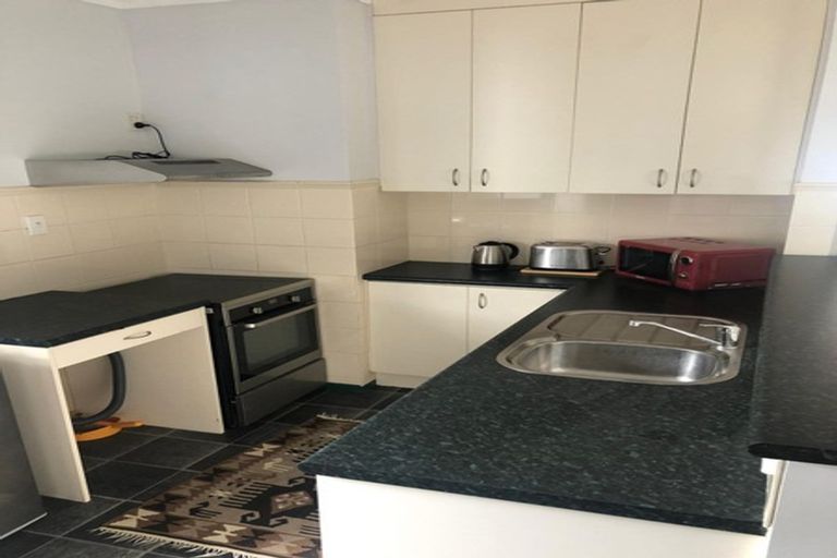 Photo of property in 8 Himalaya Drive, Half Moon Bay, Auckland, 2012