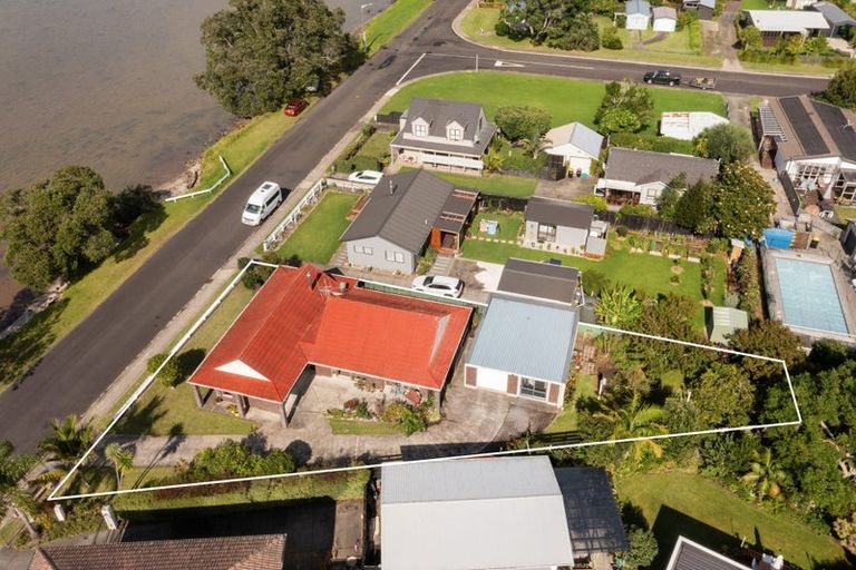 Photo of property in 27 Robinson Road, Whitianga, 3510