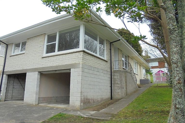 Photo of property in 1/24 Sovereign Place, Glenfield, Auckland, 0629