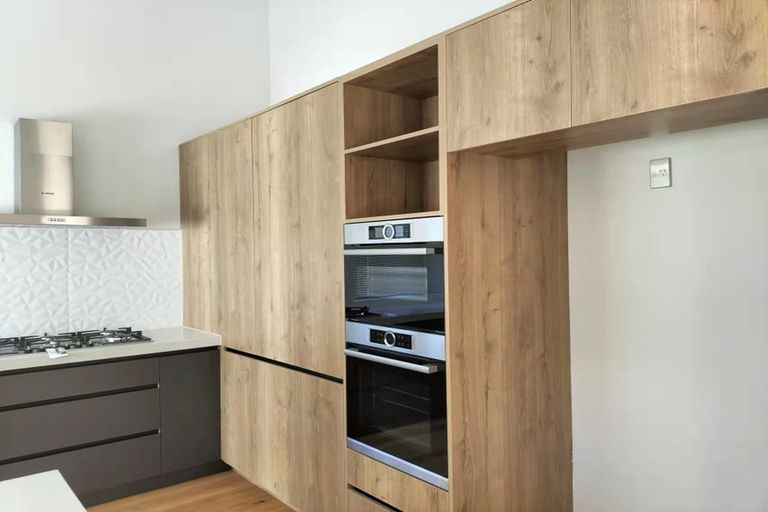 Photo of property in 45a Forrest Hill Road, Milford, Auckland, 0620