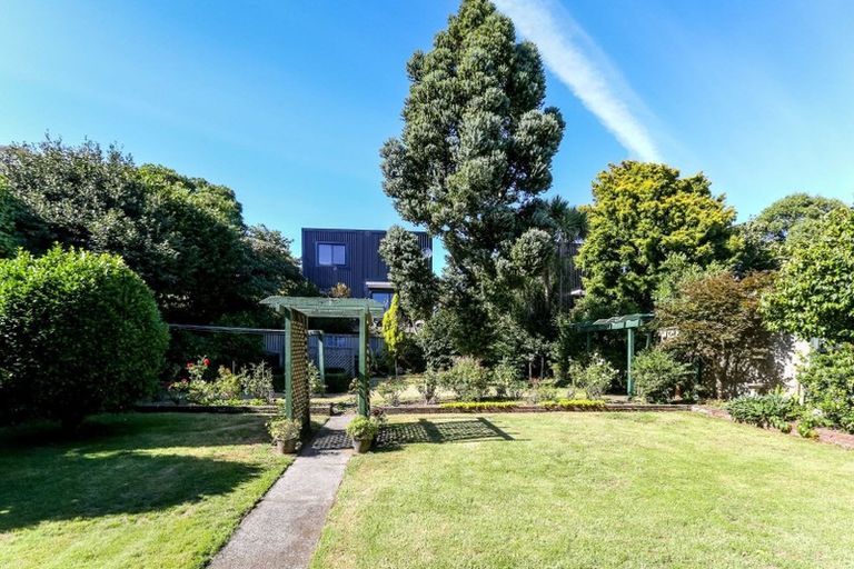 Photo of property in 35a Breakwater Road, Moturoa, New Plymouth, 4310