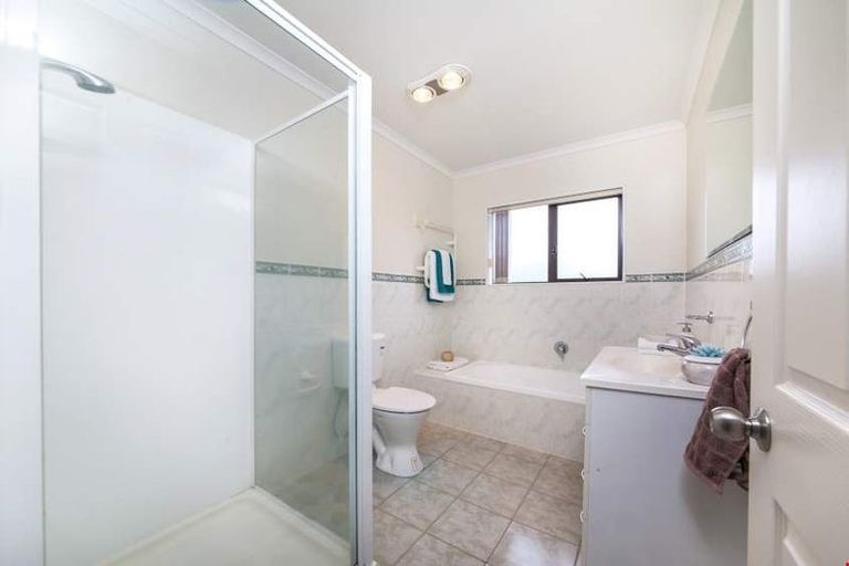 Photo of property in 28 Brookwood Drive, Henderson, Auckland, 0612