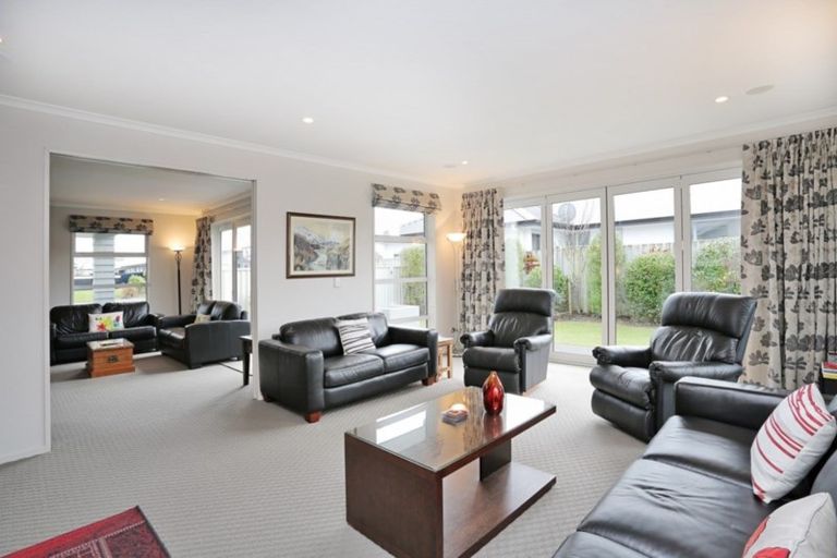 Photo of property in 10 Northside Drive, Waikiwi, Invercargill, 9810