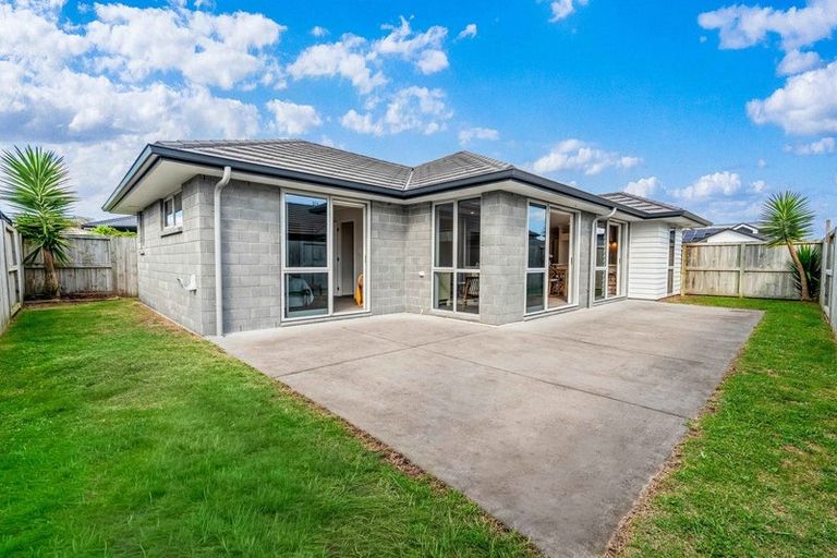 Photo of property in 11 Sabre Street, Papamoa Beach, Papamoa, 3118