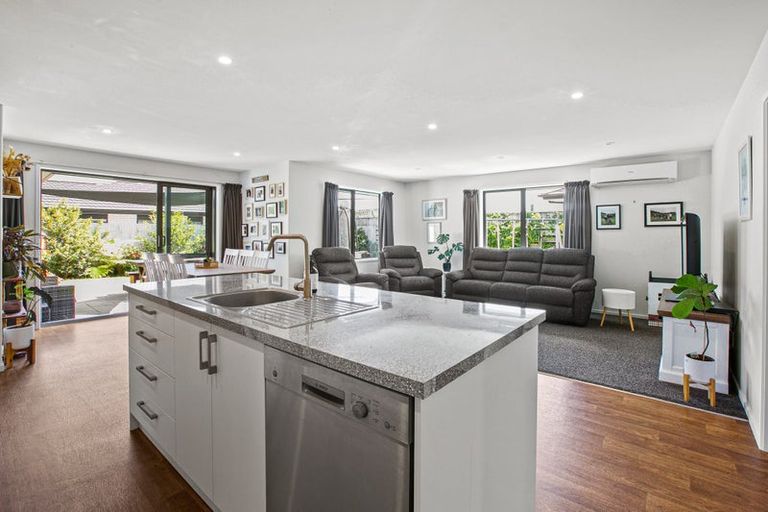 Photo of property in 15a Frederick Place, Whalers Gate, New Plymouth, 4310