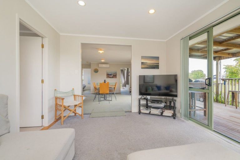 Photo of property in 23 Hawk Hill Crescent, Cooks Beach, Whitianga, 3591