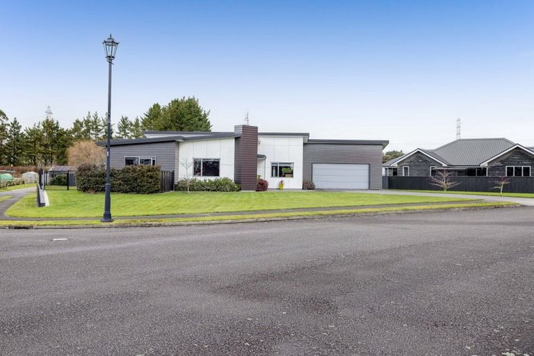 Photo of property in 7 Mercade Close, Stratford, 4332