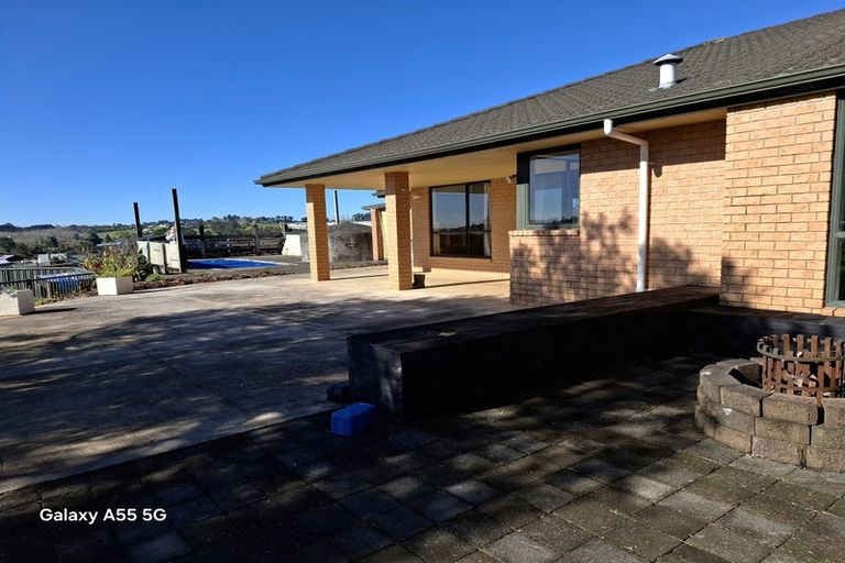 Photo of property in 469 Waitakere Road, Taupaki, Henderson, 0782