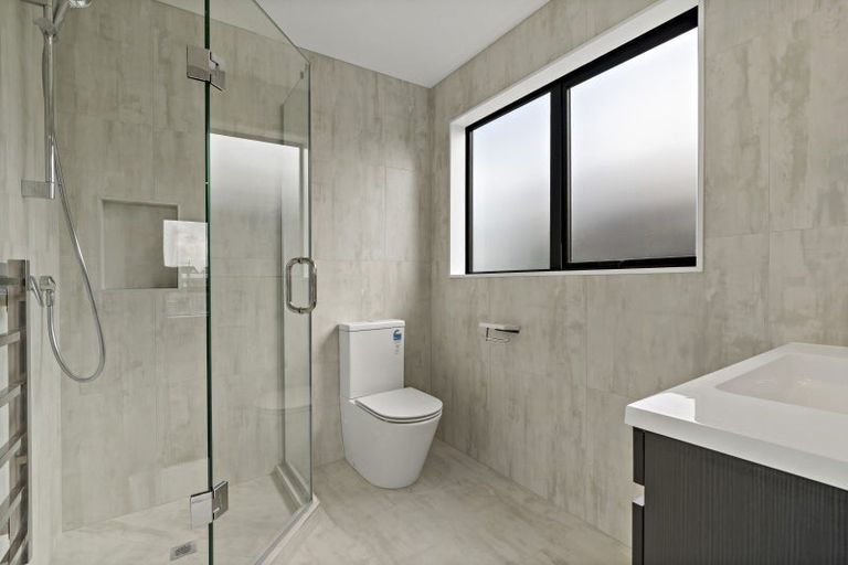 Photo of property in 18 Cara Avenue, Kumeu, 0810