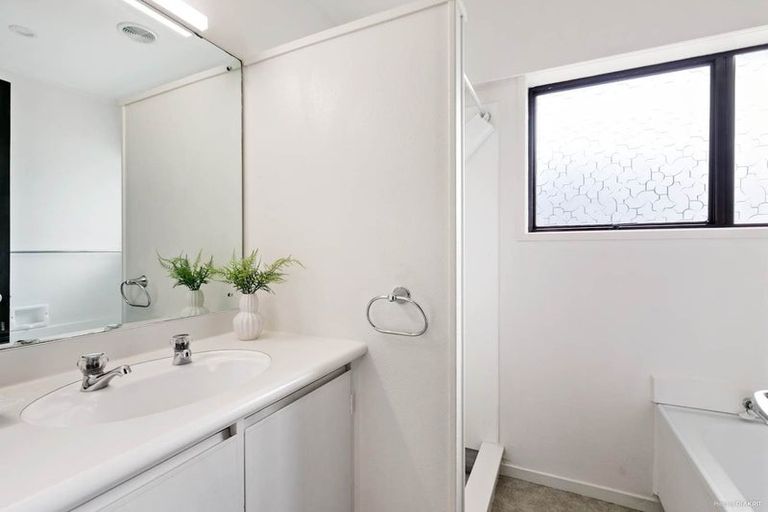 Photo of property in 1/38a Moore Street, Hillcrest, Auckland, 0627