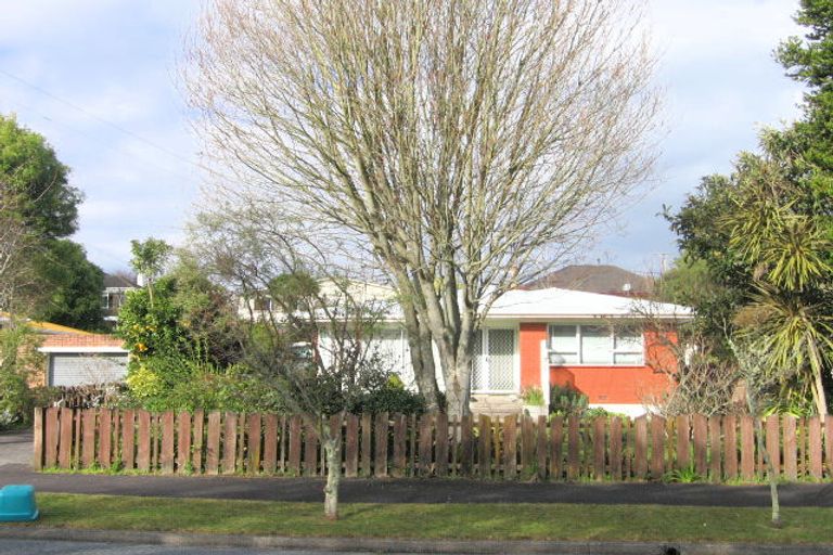 Photo of property in 12 Holloway Place, Forest Lake, Hamilton, 3200