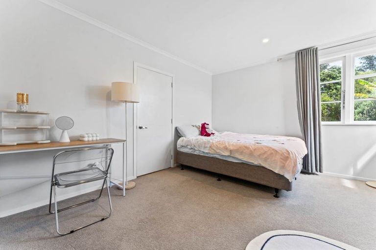 Photo of property in 37 Queen Mary Avenue, New Lynn, Auckland, 0600