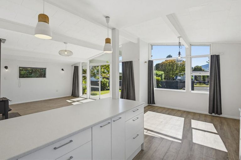 Photo of property in 32 Sylvan Avenue, Waikanae, 5036