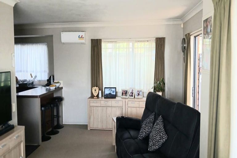 Photo of property in 66 Blackwood Drive, Wattle Downs, Auckland, 2103