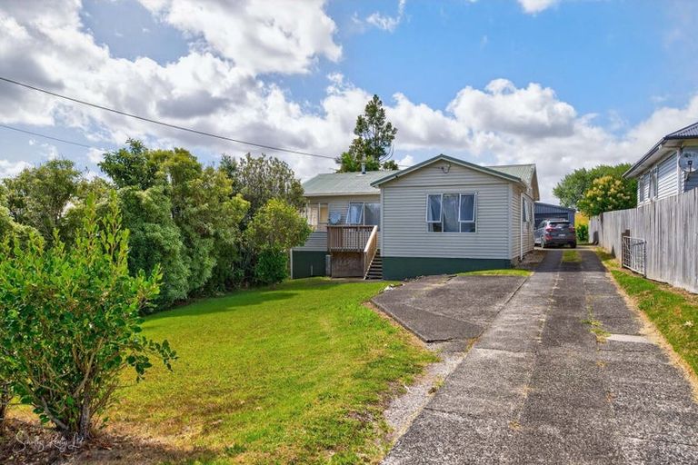 Photo of property in 20 View Street, Maungaturoto, 0520