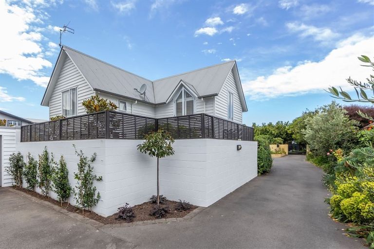 Photo of property in 2/34 Aikmans Road, Merivale, Christchurch, 8014