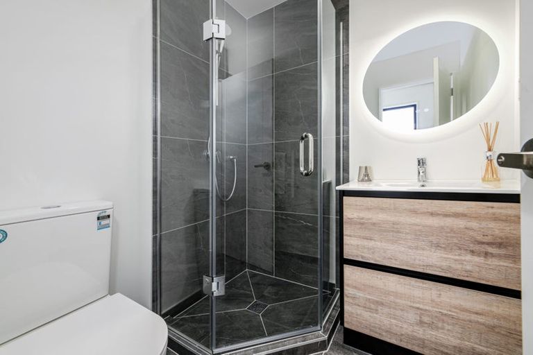 Photo of property in 5/644 Te Atatu Road, Te Atatu Peninsula, Auckland, 0610