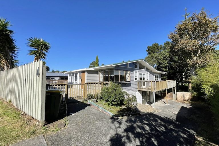 Photo of property in 4 Seaton Road, Murrays Bay, Auckland, 0630