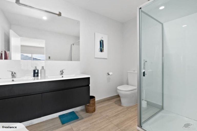 Photo of property in 5e Melia Place, Stanmore Bay, Whangaparaoa, 0932