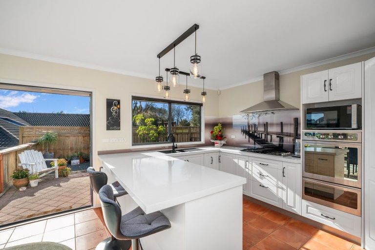 Photo of property in 2 Holcombrooke Lane, Welcome Bay, Tauranga, 3175