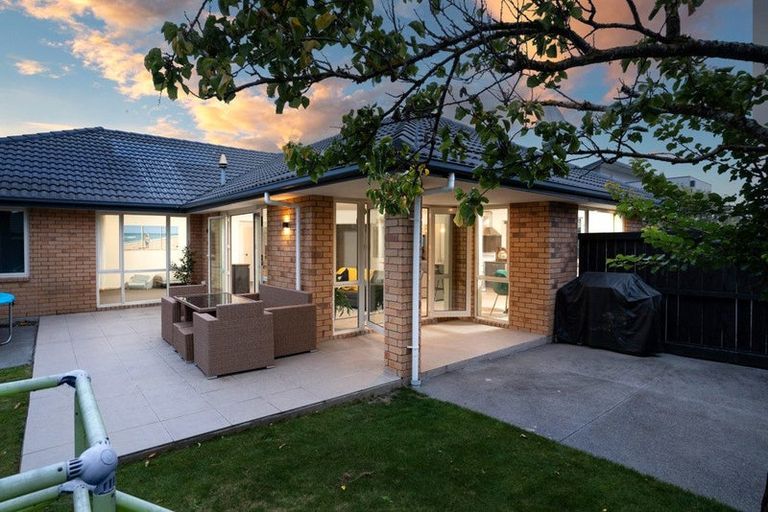 Photo of property in 21 Linkwater Way, Parklands, Christchurch, 8083