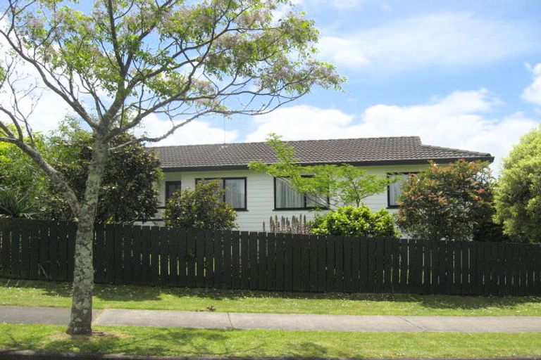 Photo of property in 1 Barcroft Place, Clendon Park, Auckland, 2103