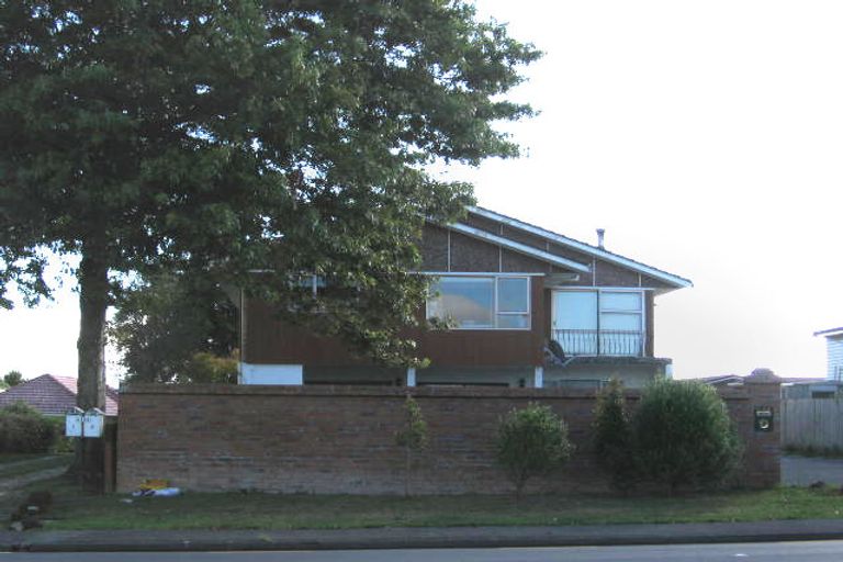 Photo of property in 4184 Great North Road, Glendene, Auckland, 0602