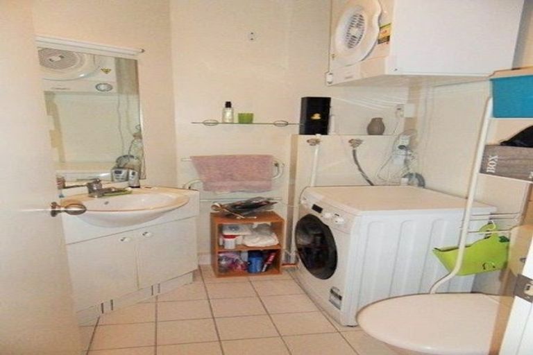 Photo of property in Terrace Tower Apartments, 8b/126 The Terrace, Wellington Central, Wellington, 6011