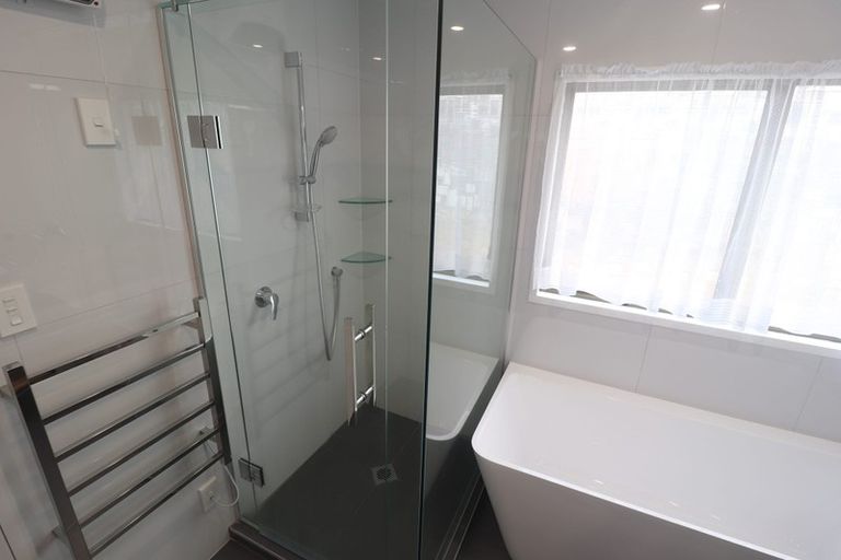 Photo of property in 2/177 Forrest Hill Road, Forrest Hill, Auckland, 0620