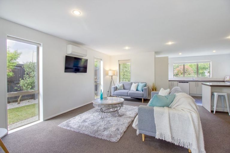 Photo of property in 33 Little Oaks Drive, Yaldhurst, Christchurch, 8042