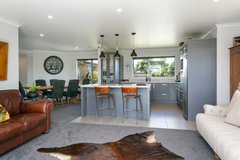 Photo of property in 8 Twin Willow Close, Cambridge, 3434