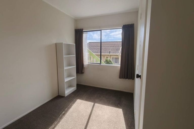 Photo of property in 2/717 East Coast Road, Browns Bay, Auckland, 0630