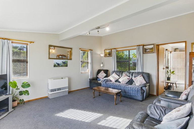 Photo of property in 47 Kakariki Grove, Waikanae, 5036