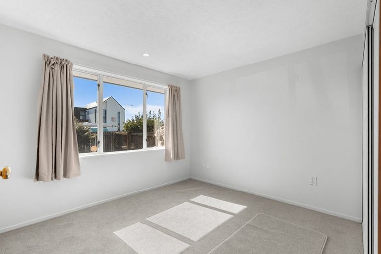Photo of property in 2/23 Division Street, Riccarton, Christchurch, 8041