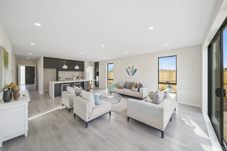 Photo of property in 73 Hayfield Way, Karaka, Papakura, 2113