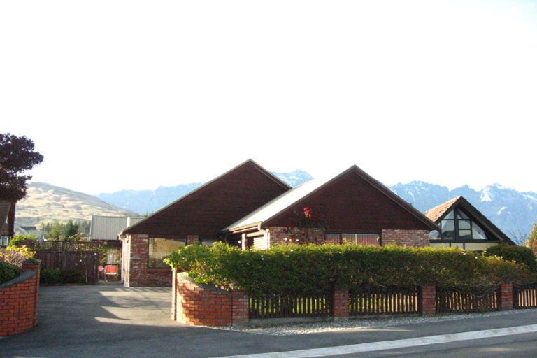 Photo of property in 4 Four Views Avenue, Kelvin Heights, Queenstown, 9300