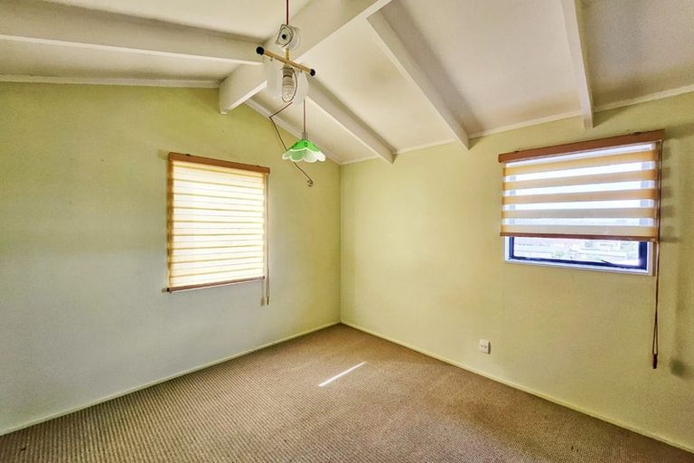 Photo of property in 1/3 Bruce Road, Glenfield, Auckland, 0629