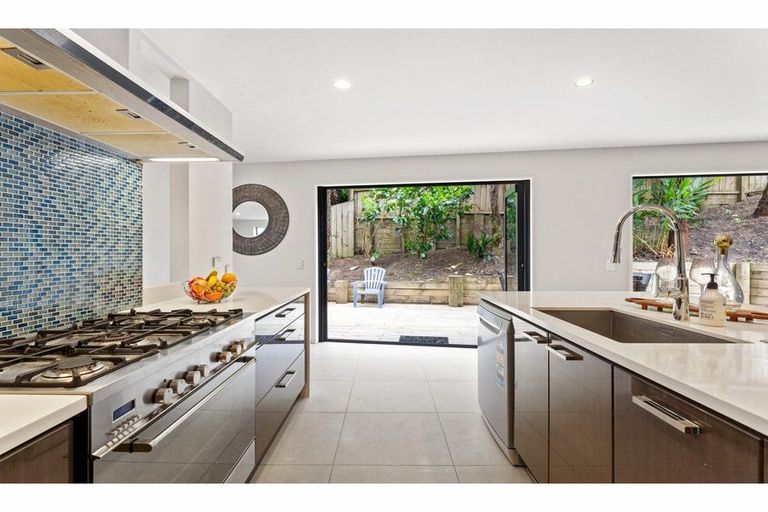 Photo of property in 21 Mariners View Road, Beach Haven, Auckland, 0626