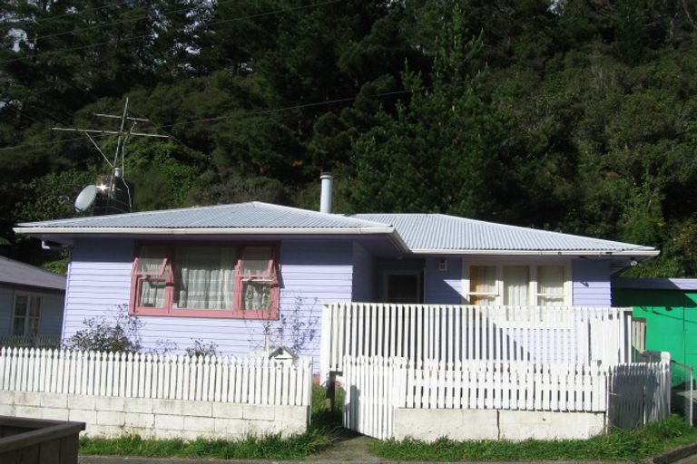 Photo of property in 12 Shackleton Grove, Stokes Valley, Lower Hutt, 5019