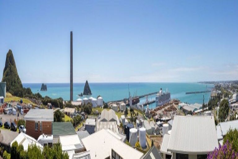 Photo of property in 19 Port View Crescent, Moturoa, New Plymouth, 4310