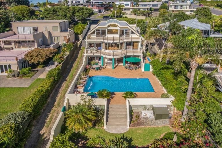 Photo of property in 1/53 Churchill Road, Murrays Bay, Auckland, 0630