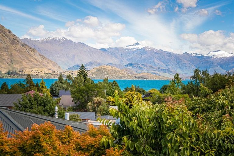 Photo of property in 18 Hunter Crescent, Wanaka, 9305