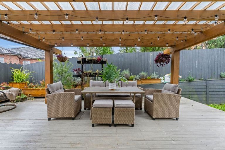 Photo of property in 37 Sonoma Crescent, Oteha, Auckland, 0632