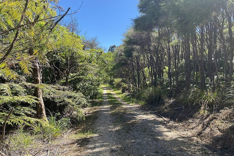 Photo of property in 1864 Takaka-collingwood Highway, Milnthorpe, Collingwood, 7182