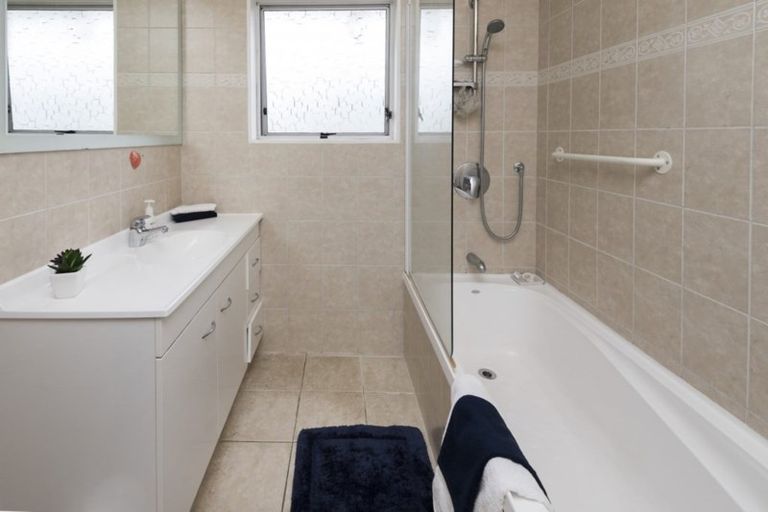 Photo of property in 1/17 Liam Place, Half Moon Bay, Auckland, 2012