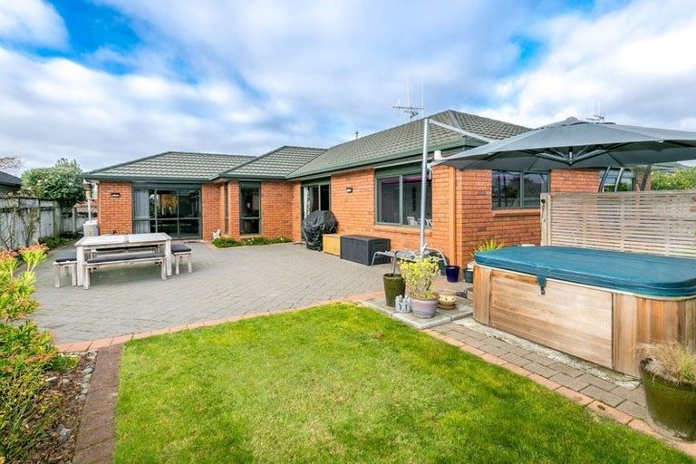 Photo of property in 30 Waiwherowhero Drive, St Andrews, Hamilton, 3200